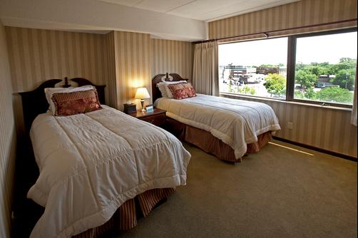 The Boulevard Inn and Bistro - Saint Joseph - Queen bedroom