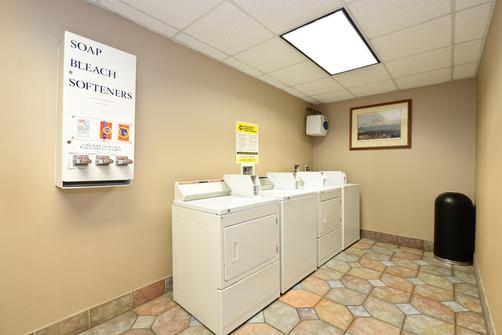 Quality Inn & Suites Seattle Center - Seattle - Laundry facility