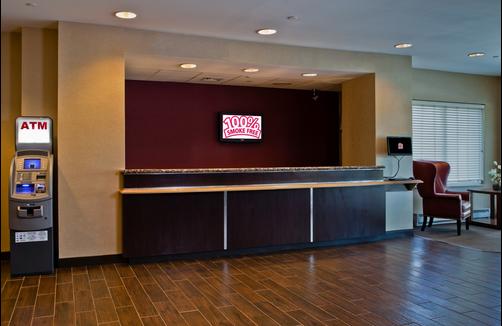 Red Roof Plus+ Boston - Logan - Saugus - Lobby