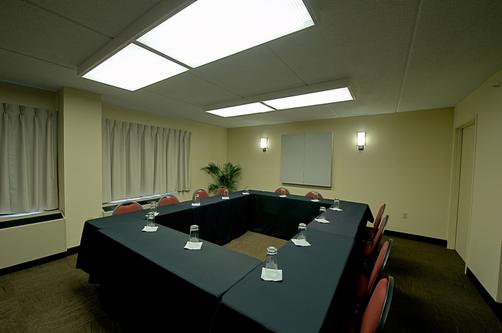 Red Roof Plus+ Miami Airport - Miami - Conference room