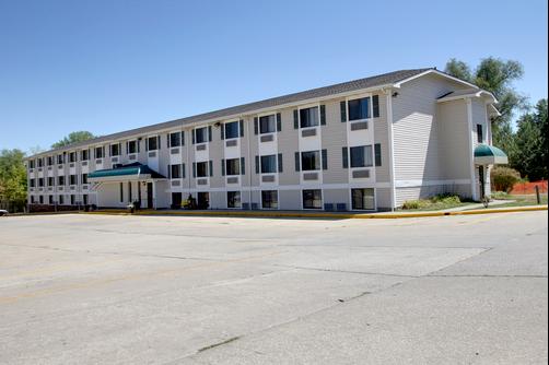 Super 8 Iowa City/Coralville - Coralville - Building