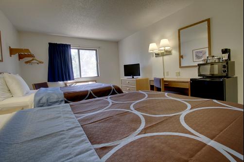 Super 8 Iowa City/Coralville - Coralville - Bedroom