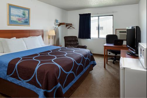 Super 8 Burlington - Burlington - King bedroom