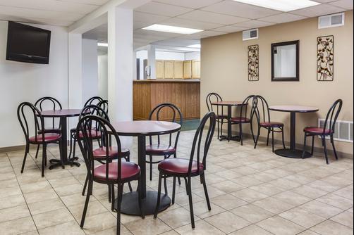 Super 8 Tomah Wisconsin - Tomah - Lobby