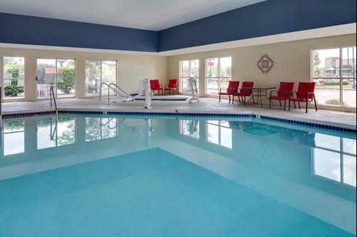 Super 8 Menomonie WI - Menomonie - Pool
