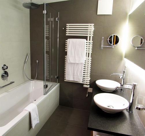 Hotel Allalin - Saas Fee - Bathroom