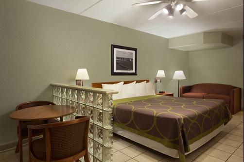 Super 8 South Padre Island - South Padre Island - Bedroom