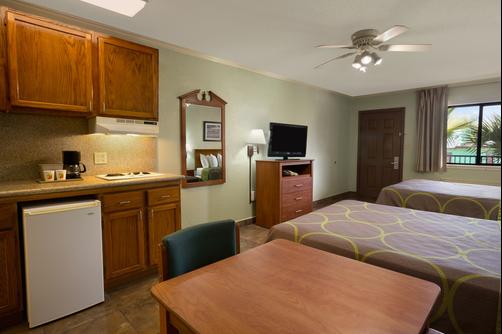 Super 8 South Padre Island - South Padre Island - Kitchen
