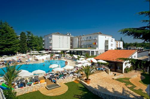Valamar Pinia Hotel - Porec - Building
