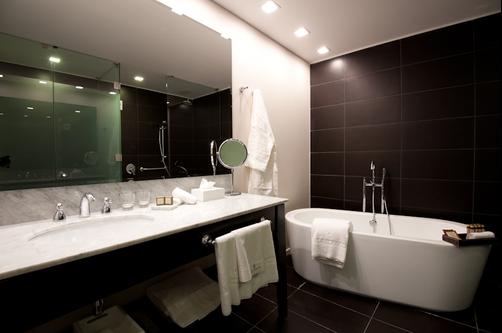 The Singular Patagonia - Puerto Natales - Bathroom