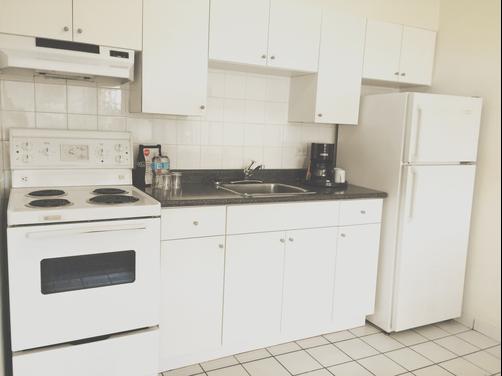 Greenbrier Hotel - Vancouver - Kitchen