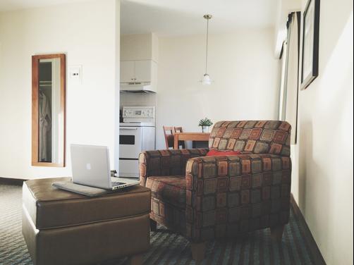 Greenbrier Hotel - Vancouver - Living room