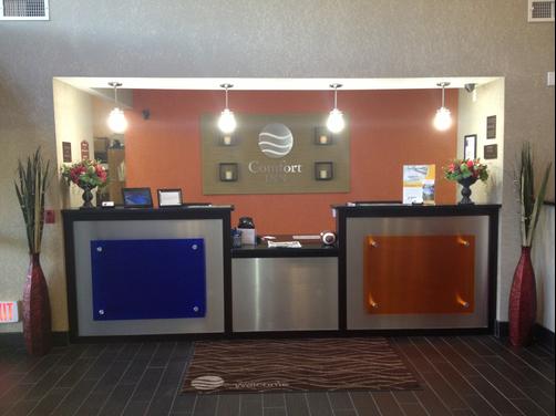 Comfort Inn Lees Summit @ Hwy 50 & Hwy 291 - Lee's Summit - Front desk