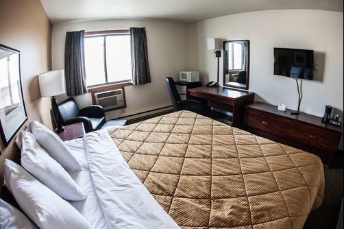 Fargo Inn & Suites - Fargo - Bedroom