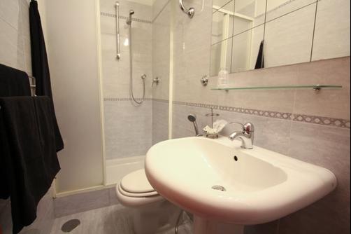 Jolie B&B - Rome - Bathroom