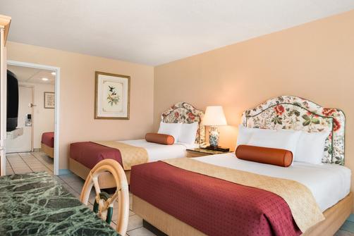 Days Inn Panama City Beach/Ocean Front - Panama City Beach - Bedroom