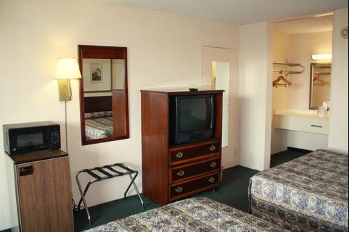Relax Inn - Monroe - Monroe - Living room
