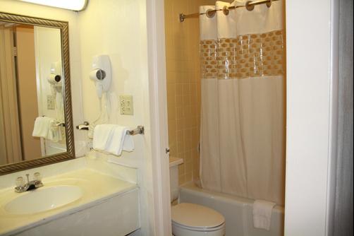 Relax Inn - Monroe - Monroe - Bathroom