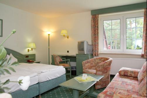 Seetel Hotel- & Ferienanlage Waldhof - Trassenheide - Bedroom