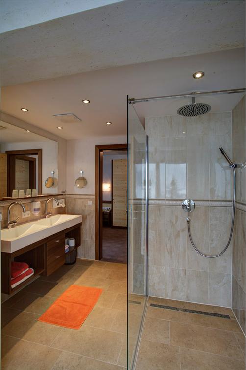 Ferienhotel Aussicht - Finkenberg - Bathroom
