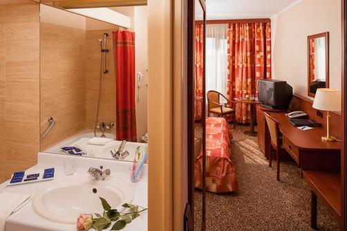 Cosmos Hotel - Moscow - Bedroom