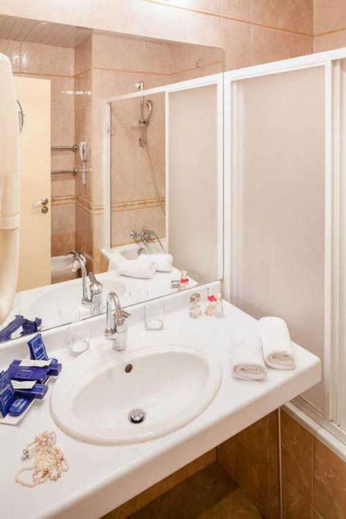 Cosmos Hotel - Moscow - Bedroom