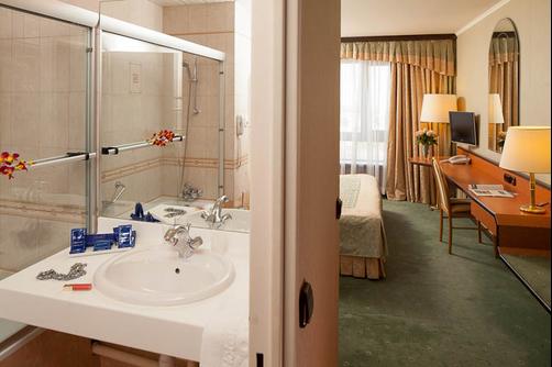 Cosmos Hotel - Moscow - Bedroom