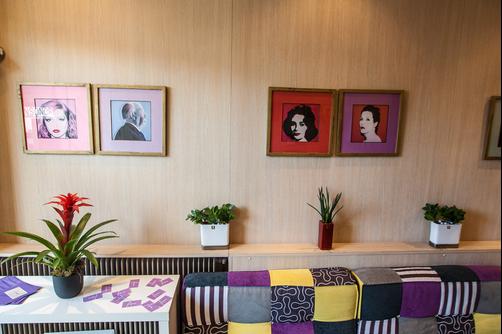 Hotel Amiraute - Cannes - Front desk