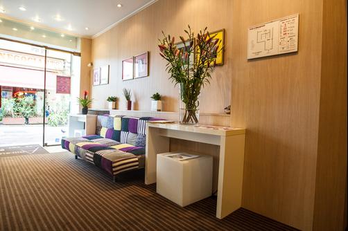 Hotel Amiraute - Cannes - Front desk