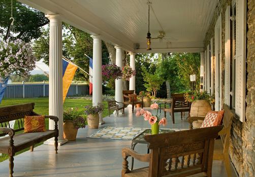 L Auberge Provencale Bed and Breakfast - White Post - Balcony