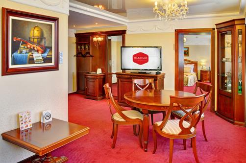 Yuzhny Hotel - Volgograd