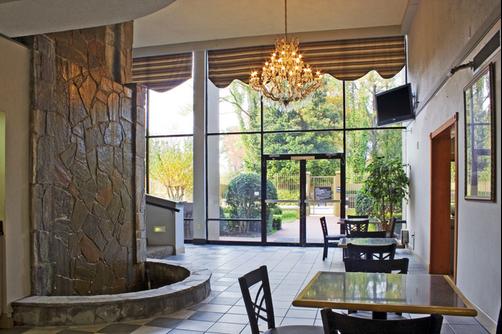Best Western Plus Atlanta Airport-East - Hapeville - Lobby