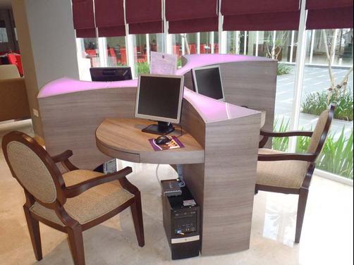 Quest Hotel Semarang - Semarang - Business center