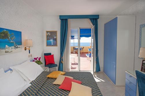 Hotel Weber Ambassador - Capri - Bedroom