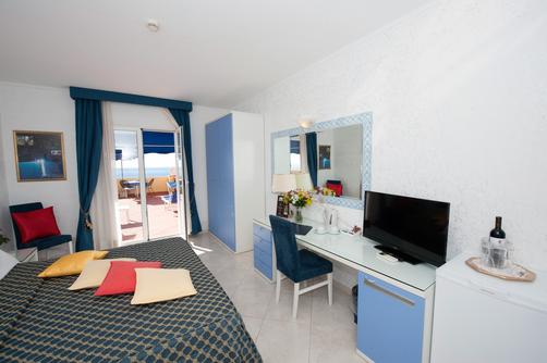 Hotel Weber Ambassador - Capri - Bedroom