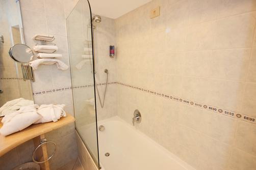 Hotel Weber Ambassador - Capri - Bathroom