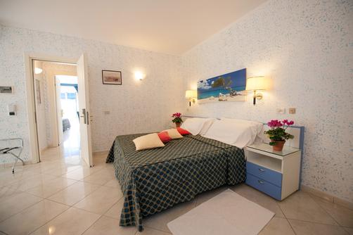 Hotel Weber Ambassador - Capri - Bedroom