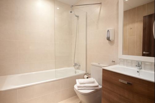 Hostal Centric - Barcelona - Bathroom
