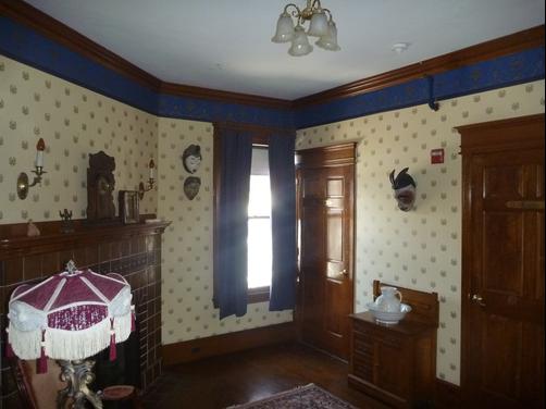 The Munroe Inn - Auburn - Hall