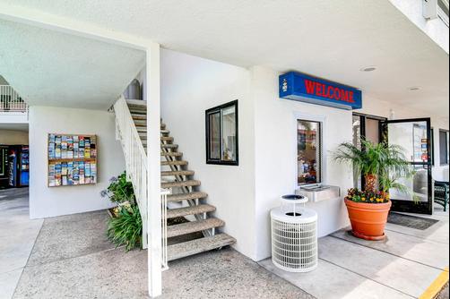 Motel 6 Santa Barbara Beach - Santa Barbara - Building