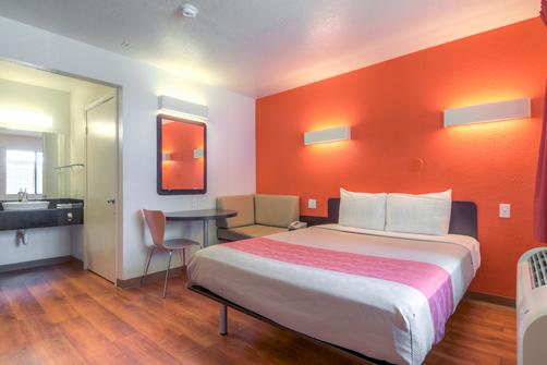 Motel 6 San Diego Chula Vista - Chula Vista - Queen bedroom