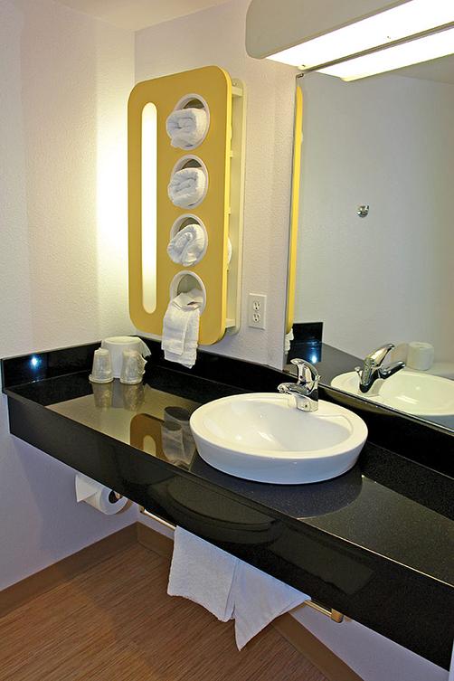 Motel 6 Ventura South - Ventura - Bathroom