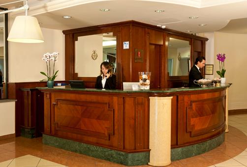 CDH Hotel Villa Ducale - Parma - Front desk