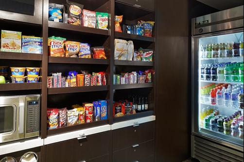 Courtyard by Marriott Chicago St Charles - Saint Charles - Shop