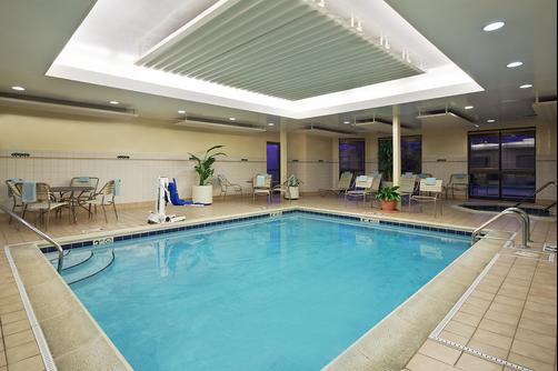 Courtyard by Marriott Chicago St Charles - Saint Charles - Attractions