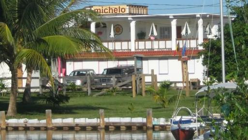 Michelo Suites - Placencia - Building