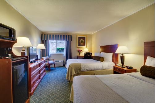 Best Western PLUS Augusta Civic Center Inn - Augusta - Bedroom