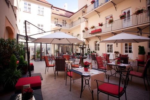 Hotel Leonardo Prague - Prague - Building