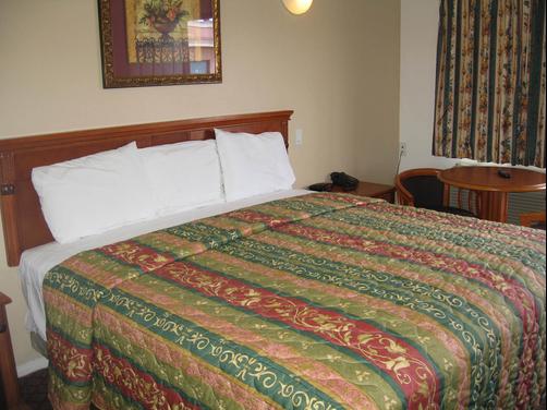 Tower Motel Long Beach - Long Beach - King bedroom