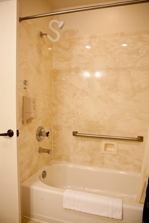 Stratford Inn - Ashland - Bathroom